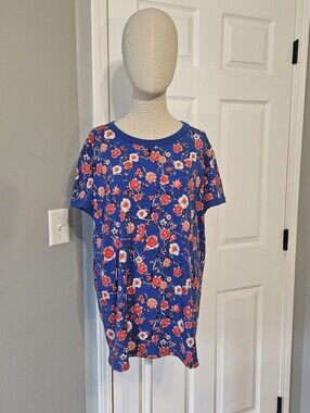 CLEARANCE! LuLaRoe Blue Floral Tee with Red Roses